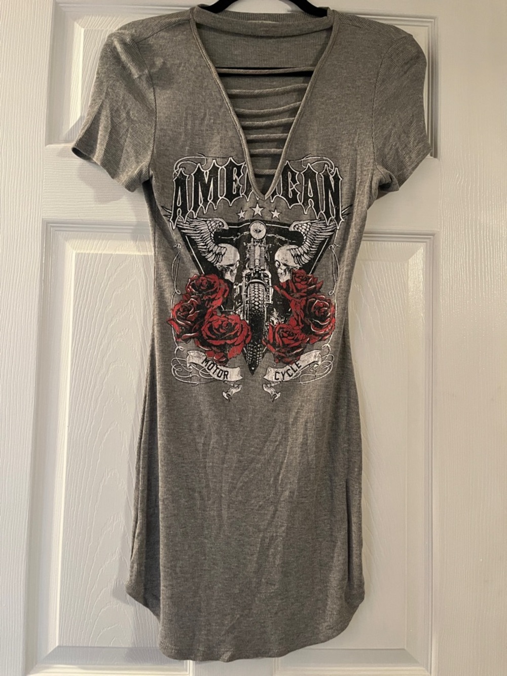 Charlotte Russe Gray Graphic Slashed V-Neck Dress with Red Rose Print